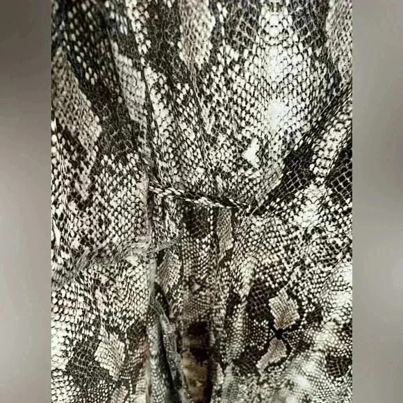 NWT New York & Co Wrap around‎ dress - Picture 6 of 9